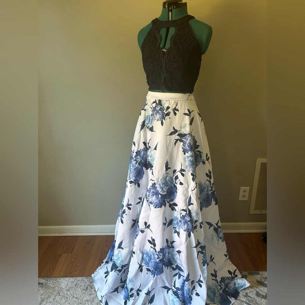 Brand: city studio, never worn, size 9 for bottom and top, very light